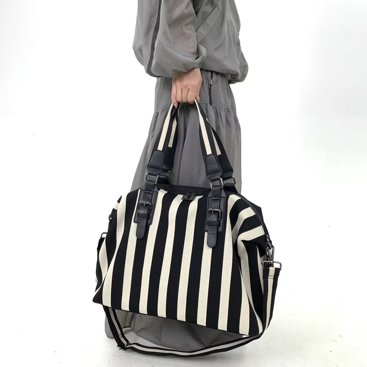 Ladies' fashionable striped ve - Travel Accessories Logo recension och pris