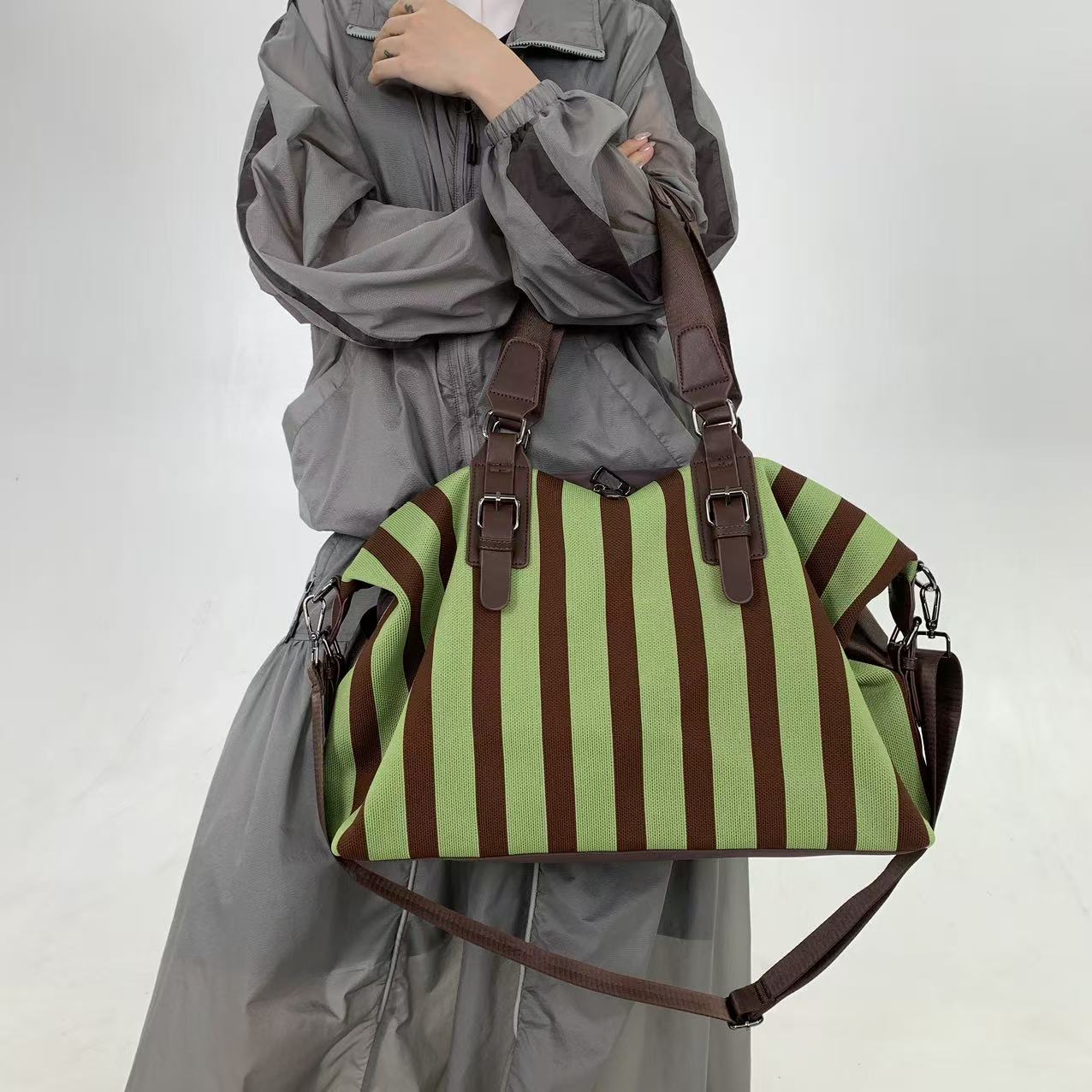 Ladies' fashionable striped ve - Travel Accessories Logo recension och pris