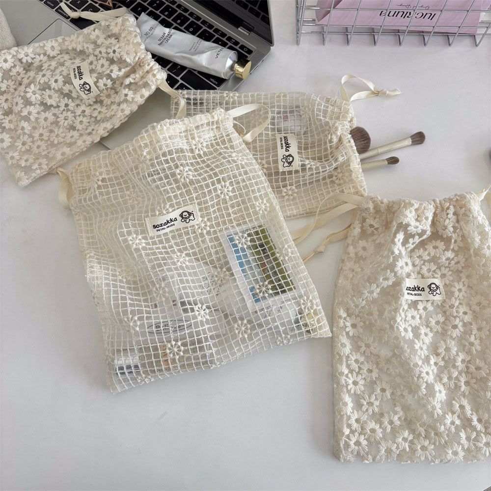Lace Embroidered Daisy Mesh Dr - Travel Accessories Usa recension och pris