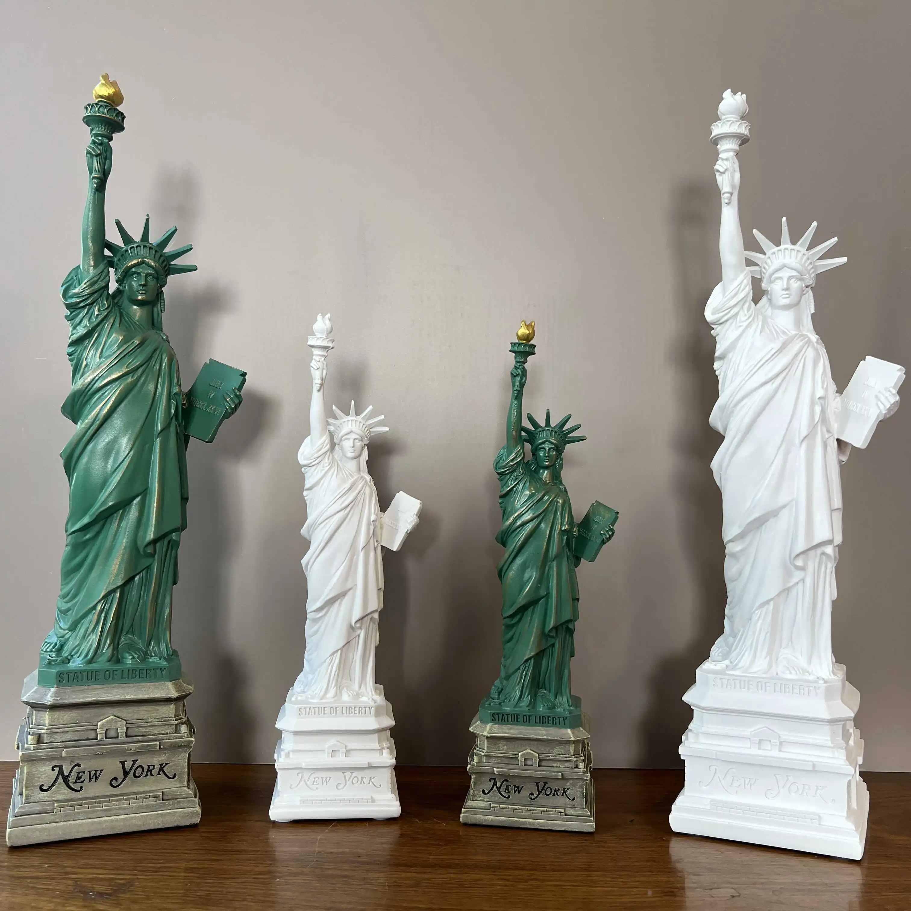 Statue of Liberty Model Desk A - Travel Accessories New York recension och pris